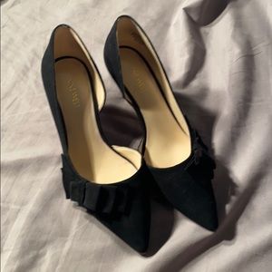Nine West leather upper pointed toe heels